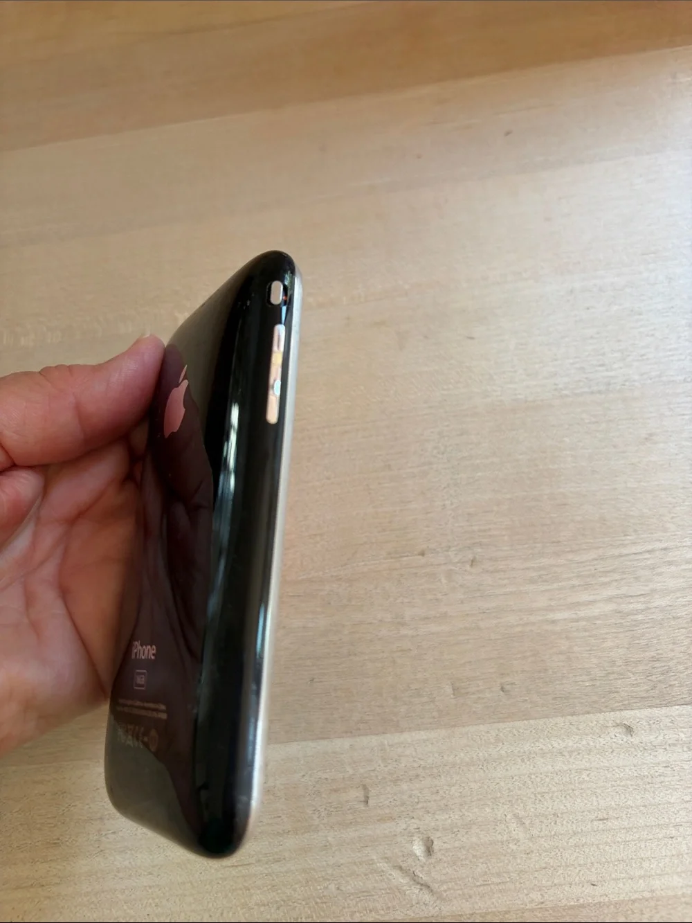 Apple iPhone 3G 16GB - Black Gloss Back